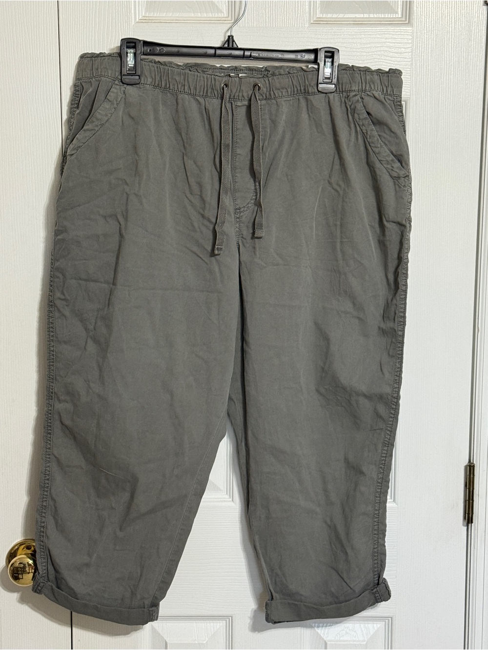 Sonoma Olive Gray Women’s Drawstring Capri Pants
